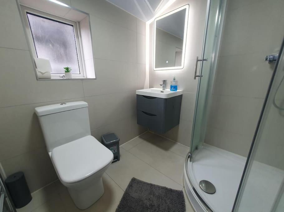 Apartment 4 *